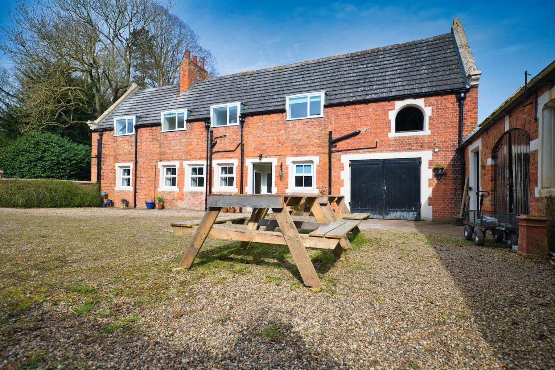 Enholmes Coach House Villa Kingston upon Hull Exterior photo
